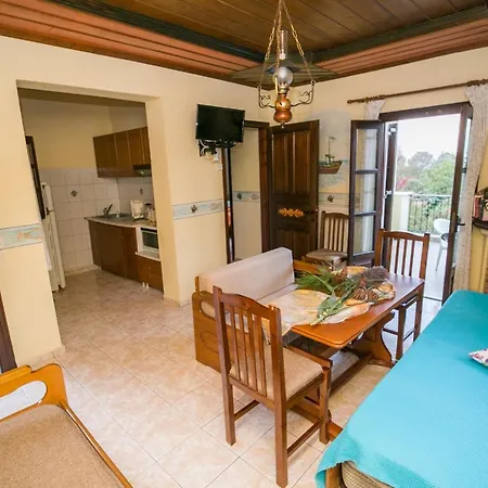 Apartment Niriides *